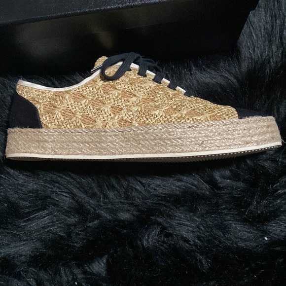 Chanel shoes - Picture 11 of 13